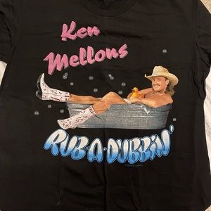 Ken Mellons Rub-a- Dubbin’ Ken Mellons in tub vintage mens XL concert shirt.